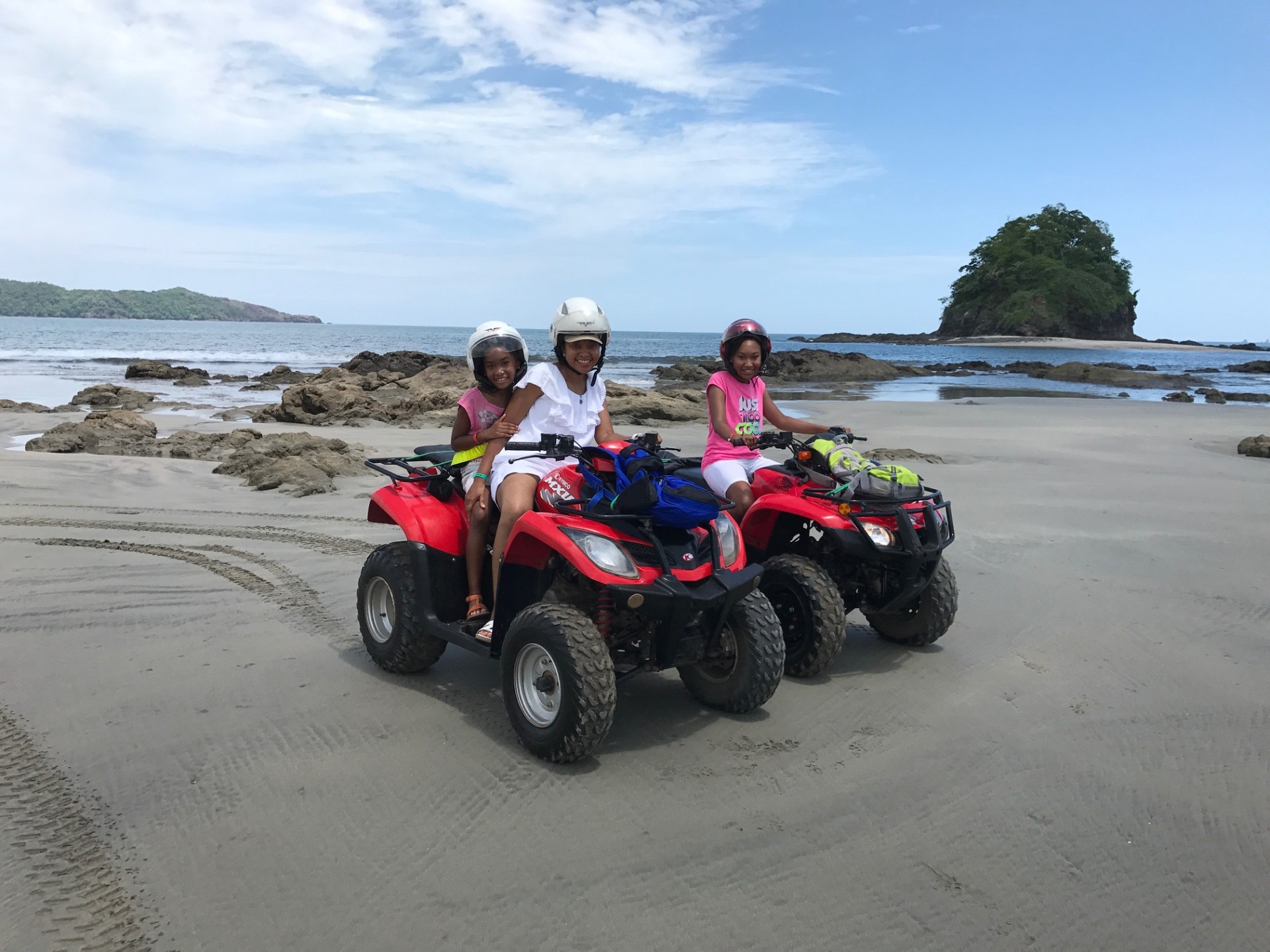 Mother and daughters — Costa Rica beaches